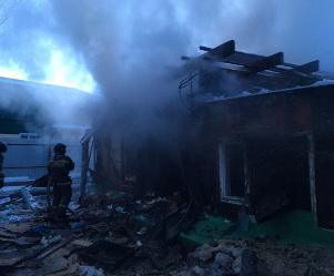 В Благовещенске проводится проверка по факту гибели трех людей во время пожара в жилом доме