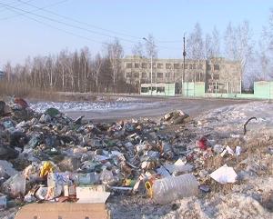 В Белогорске одни мусорят, другие убирают