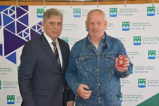 Глава Белогорска вручил знаки «50 лет Байкало-Амурской магистрали» 