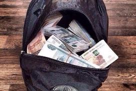 Жительница Сахалина нашла и отдала хозяину сумку с 500 000 евро