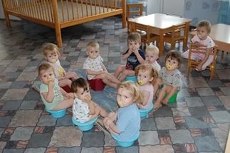 Детские дома в России опустели наполовину