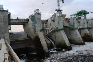 На Нижне-Бурейской ГЭС перекрыли поврежденный пролет плотины