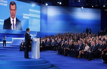 "Единая Россия" переизбрала Медведева своим председателем  
