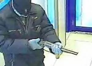 Вооруженный ограбил торговый павильон в Белогорске