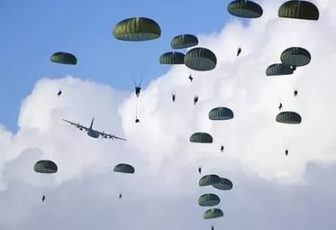 Три десантника пропали после учебного прыжка с парашютом на Кубани  