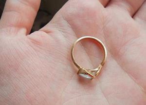 Житель Белогорска снял обручальное кольцо со спящей знакомой