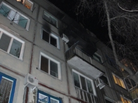 В Благовещенске пожарные тушили квартиру