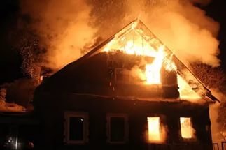 У жителей Белогорска сгорел дом