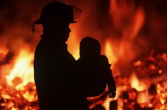 В Прогрессе пожарные  спасли ребенка из огня