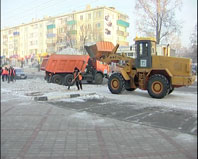 В Белогорске продолжается уборка улиц от снега