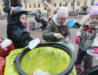 Чисто по-детски: с младенцев предлагают снять плату за вывоз мусора
