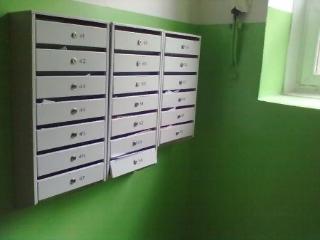 В многоэтажках Белогорска продолжается установка новых почтовых ящиков