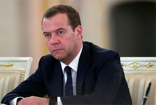 Медведев назвал дороги залогом безопасности в стране