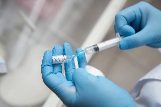 Жителям Белогорска поставят прививки от гриппа и пневмонии 