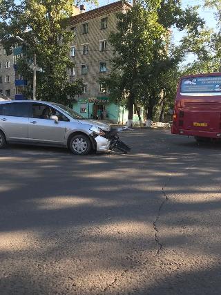 В Белогорске «легковушка» врезалась в автобус