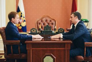 Александр Козлов передал Василию Орлову вопросы граждан по проекту «Напрямую к губернатору»