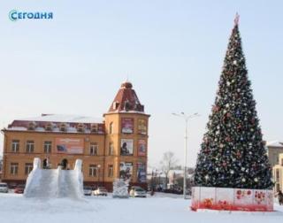 В Белогорске приступили к разбору новогодней ели на центральной площади