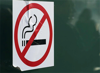 В РЖД предложили увеличить штрафы за курение в неустановленных местах