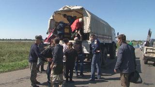   Жителей села Низинное  через подтопленный участок перевозят пожарные автомобили
