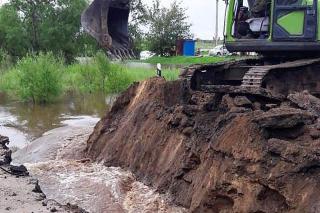 В Ивановке объявлен режим ЧС: река прорвалась через дамбу и приближается к домам