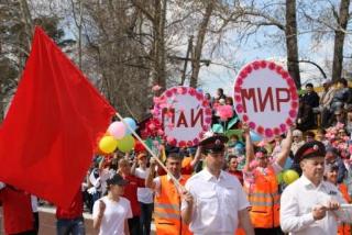 В Белогорске ретро-шествие собрало около 400 участников и 3 тысячи зрителей