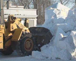 В Белогорске демонтируют снежный городок