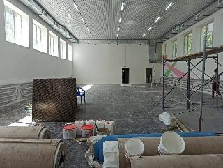 В школе №17 Белогорска идет ремонт спортивного зала