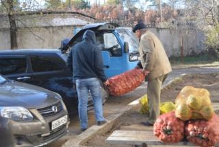 Пострадавшим в ЧС белогорцам сегодня уже выдали 13 тонн овощей