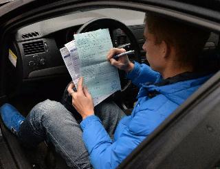 В День автомобилиста белогорские водители сдадут экзамены прямо на дороге