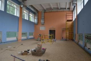 В школе №200 Белогорска ремонтируют спортзал