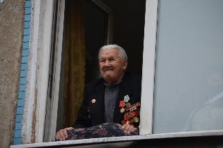 В Белогорске участники и ветераны Великой Отечественной войны принимают поздравления