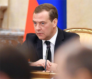 Медведев пригрозил «решить судьбу» Роспотребнадзора