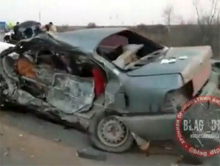 Три машины всмятку: в ночь после Пасхи под Екатеринославкой столкнулись три автомобиля (видео)