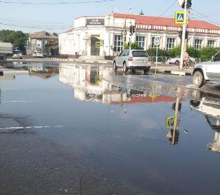 В центре  Белогорска произошел порыв водопровода