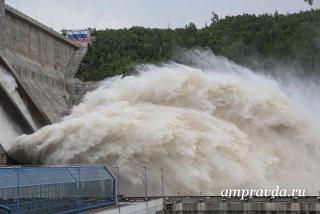 Бурейская ГЭС готовит водохранилище к сдерживанию осеннего паводка