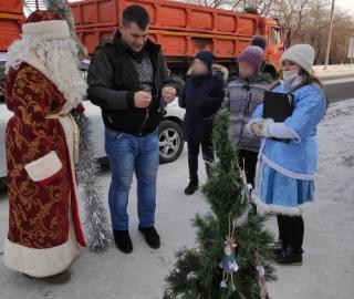 Дед Мороз напомнил водителям Белогорска о соблюдении правил безопасности на дороге