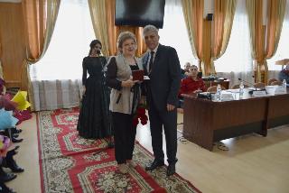 13 белогорцев награждены почетным знаком «За заслуги перед Белогорском» 