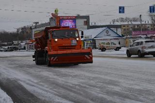 В Белогорске убирают снег
