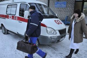 В Белогорске фельдшер сквозь метель добиралась до пациента на пожарной машине