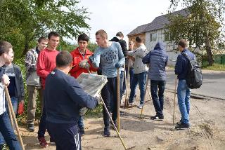 В Белогорске студенты убрали несанкционированную свалку
