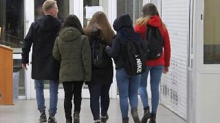 В Белогорске запретили подросткам до 16 лет без родителей посещать  торговые центры