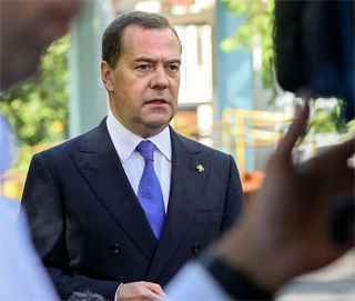 Медведев не получит автоматически пожизненное место в Совфеде