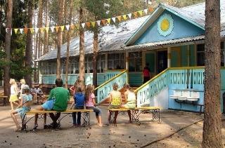 Жители Белогорска могут приобрести путевки в загородные лагеря для детей