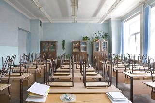 В Белогорске школы и детские сады будут ремонтировать по утвержденному графику