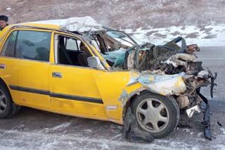 В районе Амурского ГПЗ легковой автомобиль влетел на скорости под грузовик: водитель погиб