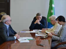 Глава Белогорска встретился с председателями открытой комиссии по изучению ситуации с домами переселенцев