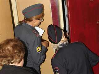 Белогорские полицейские проверяют неблагополучные семьи