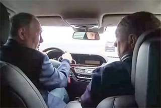 Владимир Путин за рулем проехал по восстановленной полосе Крымского моста