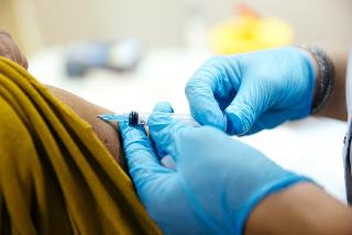 Заболеваемость коронавирусом снова растет: амурчан призывают ставить прививки и носить маски