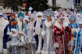 В Белогорске устроят шествие Дедов Морозов и Снегурочек 